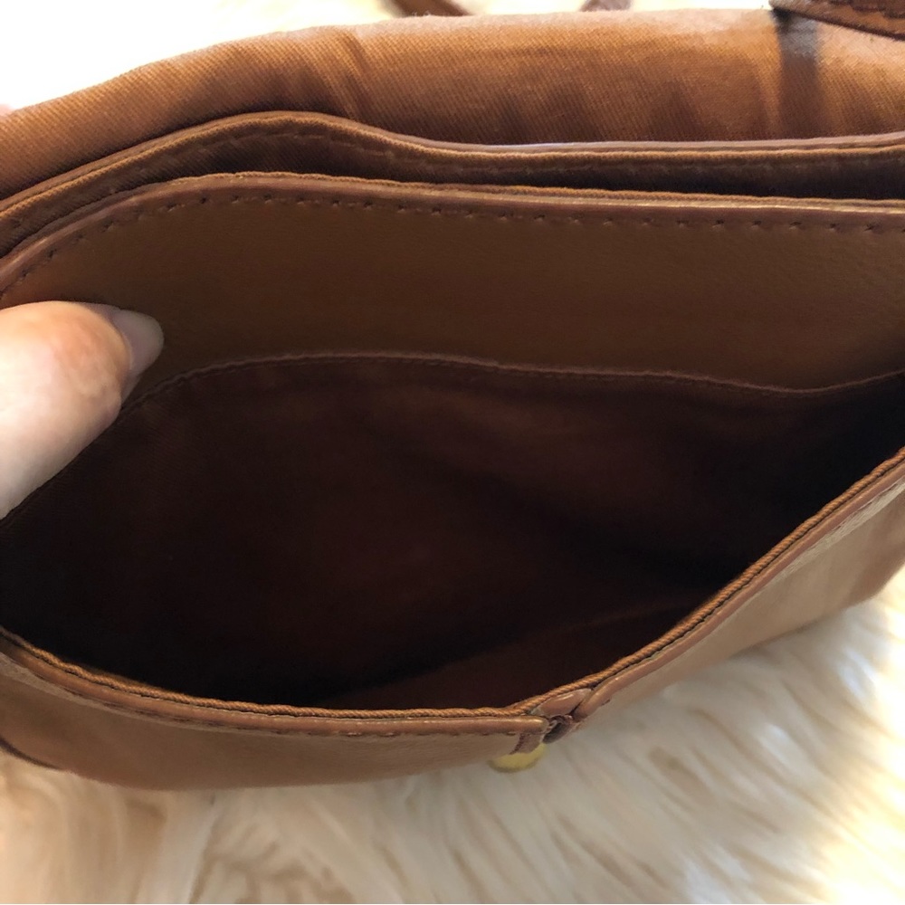 Fossil brown leather saddle flap crossbody purse - Picture 8 of 12